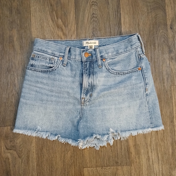 Madewell The Perfect Jean Short. - Picture 2 of 15